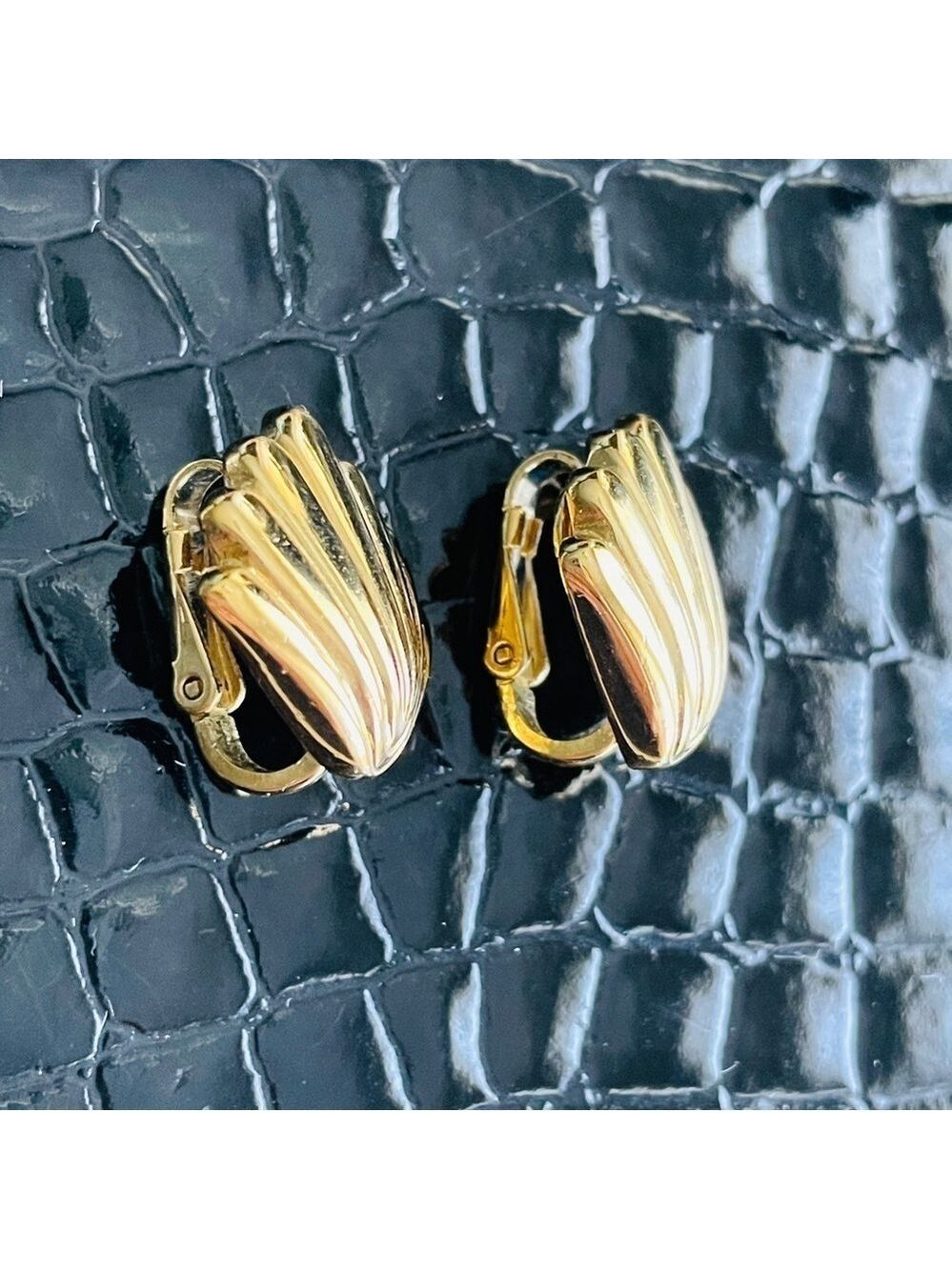 Crown Trifari Vintage Gold Plated Sea Shell Statement Nautical Clip On E… - Picture 7 of 15